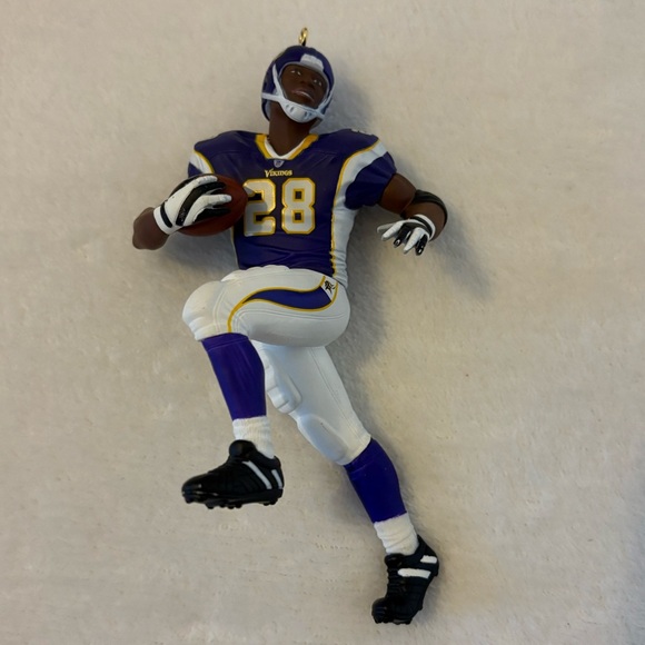 Hallmark Keepsake Ornament: Football Legends Series: Adrian Peterson - Picture 16 of 16